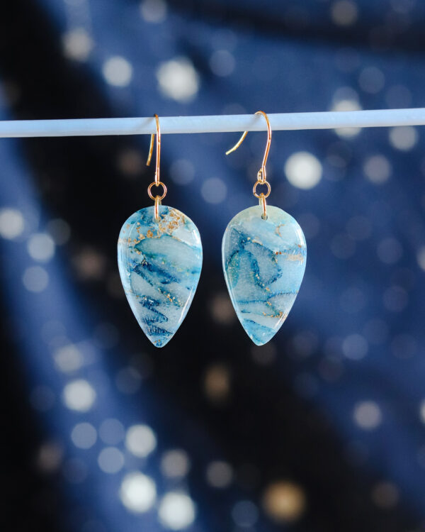 Le Cyanographe - Boucles d'oreilles dorées - goutte – Image 2