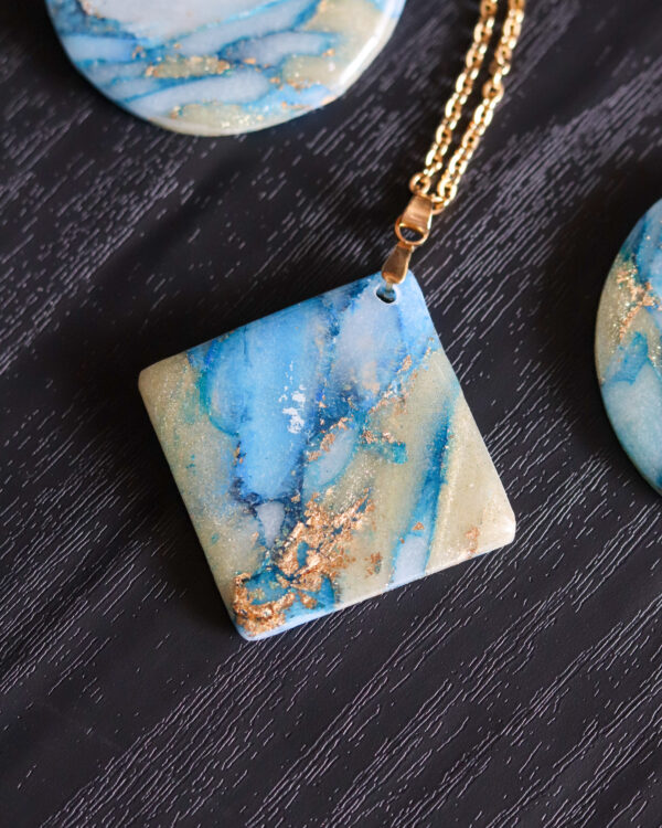 Le Cyanographe - Collier doré - carré – Image 2