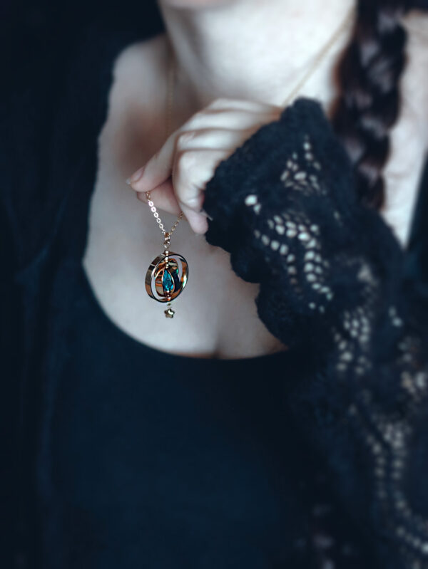 Sphère Armillaire - collier doré – Image 4