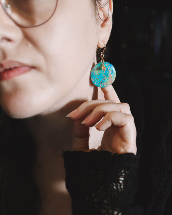 Le Cyanographe - Boucles d'oreilles dorées - rond – Image 3