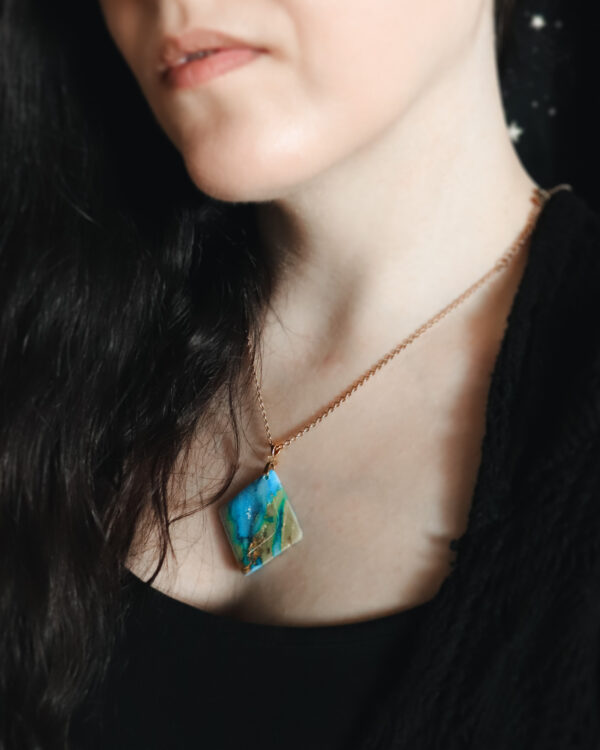 Le Cyanographe - Collier doré - carré – Image 3