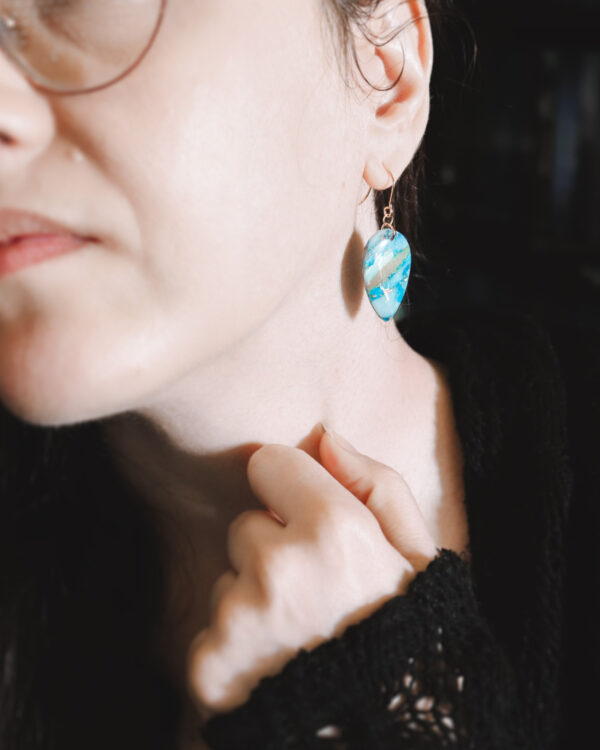 Le Cyanographe - Boucles d'oreilles dorées - goutte – Image 3