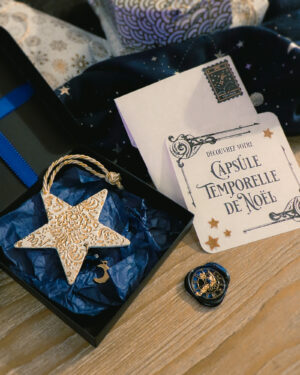 Capsule temporelle de Noël avec sa décoration